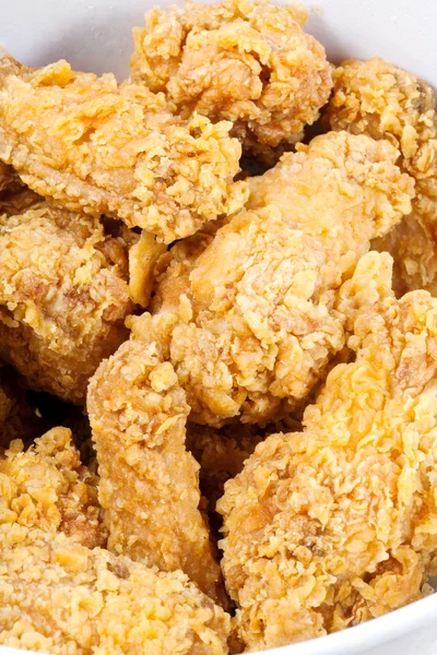 Ali di pollo fritte calde cestino — Foto Stock