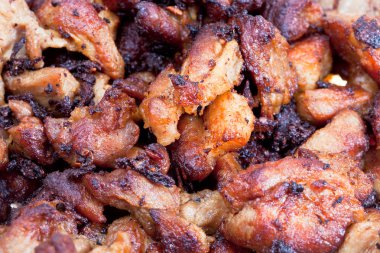 tavada domuz eti yemek