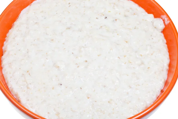 Porridge di avena con latte in ciotola d'arancia da vicino — Foto Stock