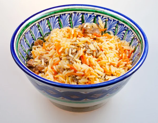 Pilaf en cuenco de cerámica — Foto de Stock