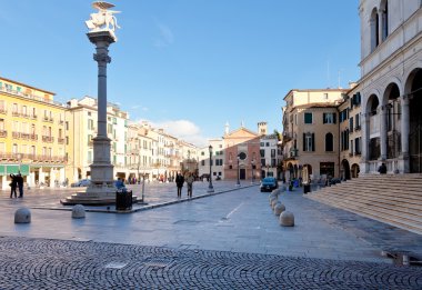 Piazza dei sinyorlar ve kilise san clemente padua yılında