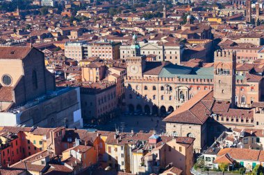 piazza Maggiore'ye Bologna Tower asinelli üzerinde havadan görünümü
