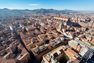 asinelli Tower bologna ile tepeler üzerinde göster