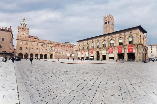 Maggiore med accursio palace och palazzo del podesta — Stockfoto