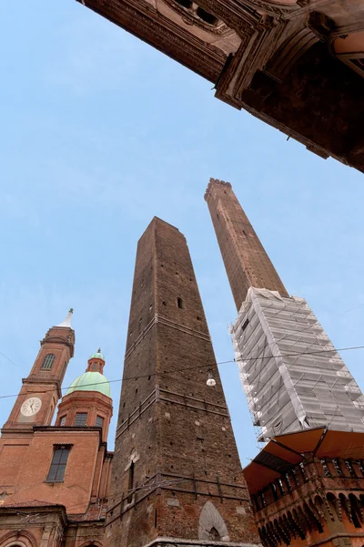 Twee torens - het symbool van bologna — Stockfoto