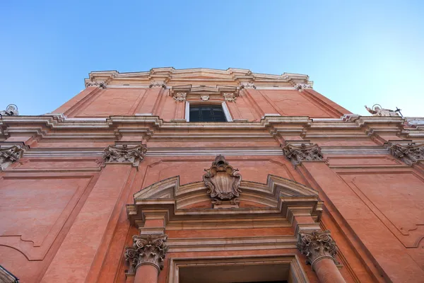 Gevel van Heilige peter cathedtal in bologna — Stockfoto