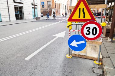 italiian şehir içinde yol onarımı