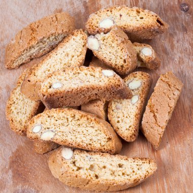 İtalyan badem cantuccini tablo