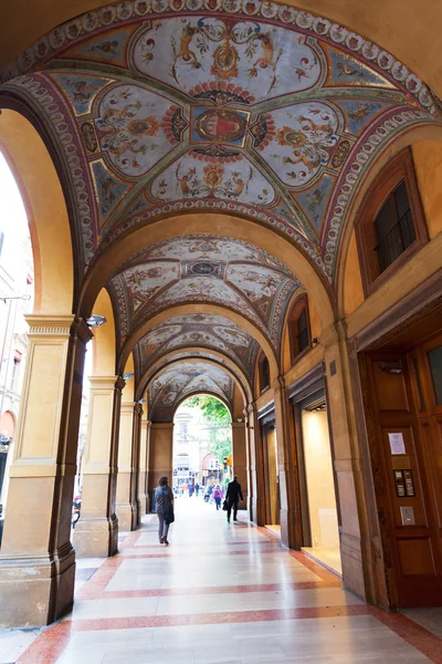 Arcade on piazza Cavour in Bologna — Stock Photo, Image