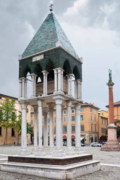 Rue tombe médiévale à Bologne — Photo