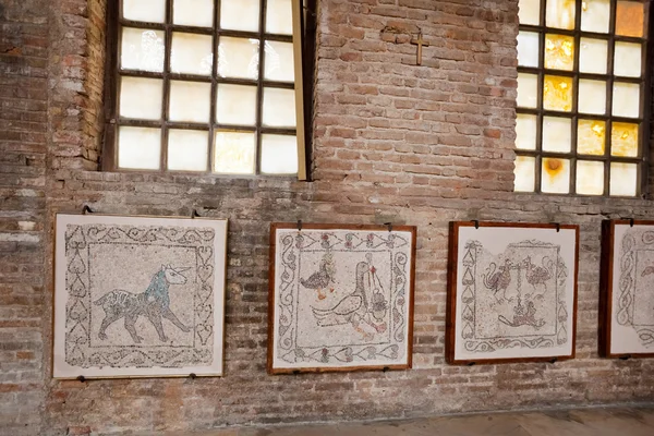 Frammenti di mosaici bizantini nella chiesa ravennate — Foto Stock
