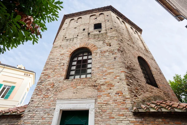 Baptisterium av neon i ravenna, Italien — Stockfoto