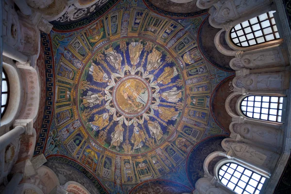 Taket mosaik av neoniano baptisteriet i ravenna — Stockfoto