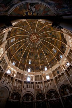 boyalı tavan ve duvar vaftizhane Parma