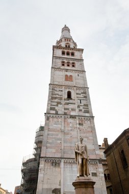 heykel ve çan kulesi, modena Katedrali, İtalya