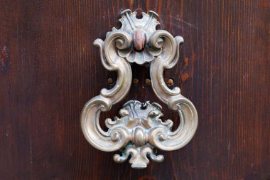 koyu kahverengi kapı bronz kapı kolu