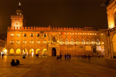Accursio palace, gece, Bologna, İtalya