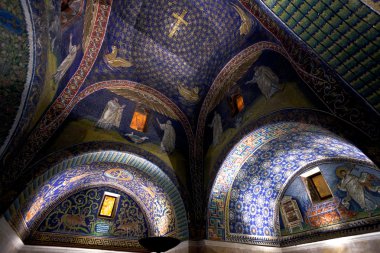 koyu mavi mozaik galla placidia Türbesi RavennNe içinde