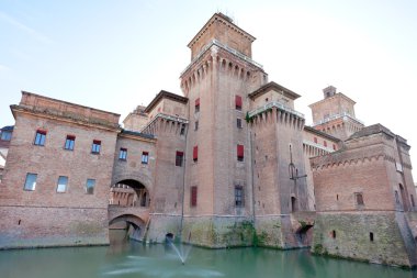 ferrara, hendek ve castello estense,