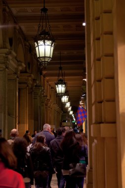 Bologna salonunda akşam