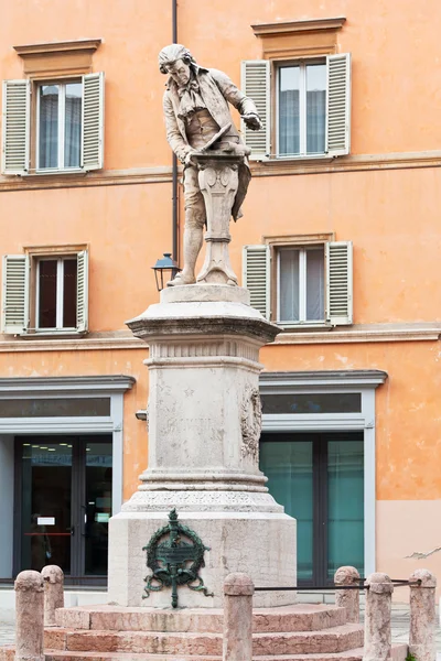 Sculptuur van luigi galvani, bologna, Italië — Stockfoto