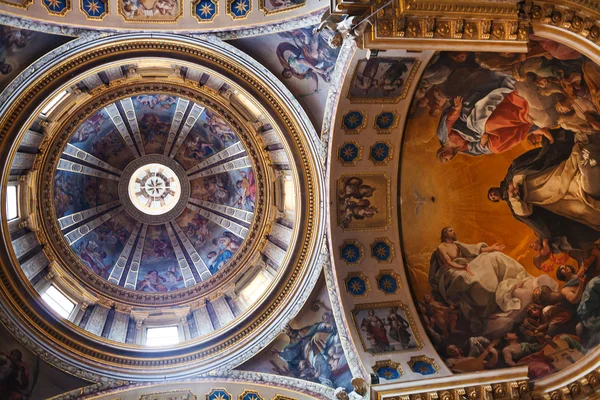 Painted ceiling of of Basilica of San Domenico in Bologna, Italy — Stock Photo, Image