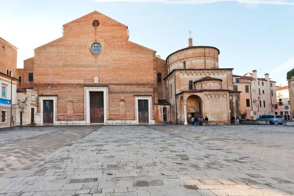Padua-Kathedrale mit dem Taufbecken, Italien — Stockfoto