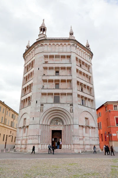 Baptisterio en Piazza del Duomo, Parma — Foto de Stock