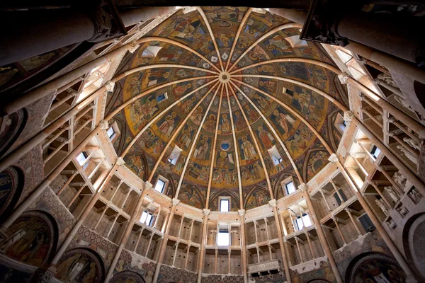 Painted dome ceiling of The Baptistery of Parma — Stock Photo, Image