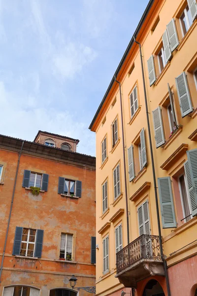 Middeleeuwse huizen in modena, Italië — Stockfoto