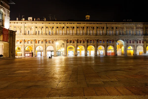 Palazzo dei Banchi por la noche, en Bolonia — Foto de Stock