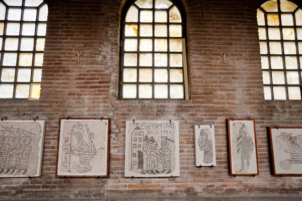 Fragmenten van Byzantijnse mozaïeken in ravenna kerk — Stockfoto