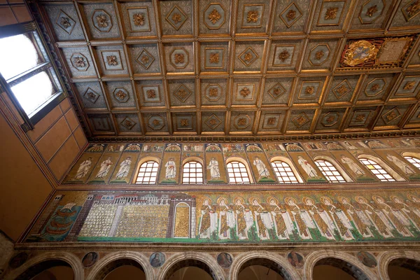 Mozaika classe města na levé zdi v sant apollinare nuovo, rav — Stock fotografie