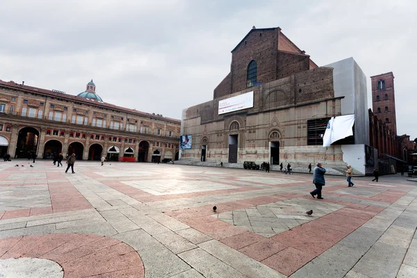 Piazza Maggiore con Palazzo dei Banchi y Basilica di San Petr — Foto de Stock