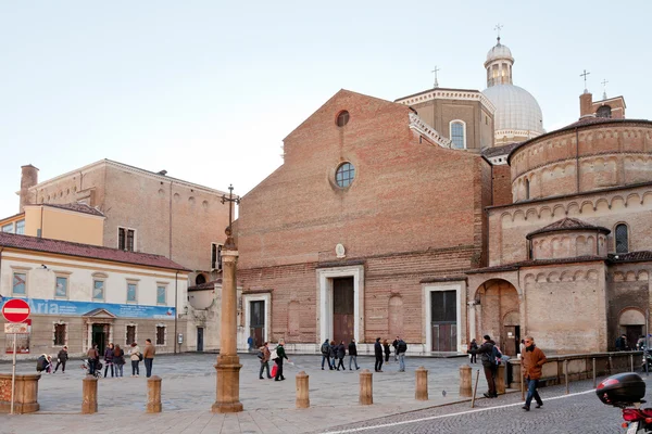 Padua Cathedral with the Baptistery on the right — Stock Photo, Image