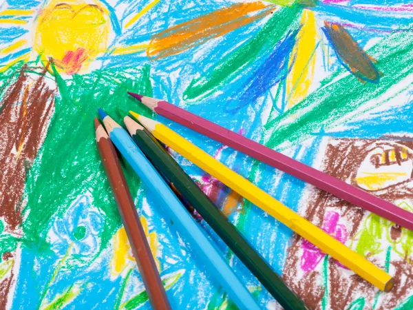 Lápices de colores en el dibujo de los niños — Foto de Stock