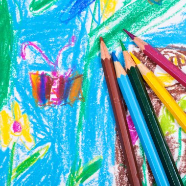 çocuklar üzerinde çeşitli renkli kalemler arka plan çizmek