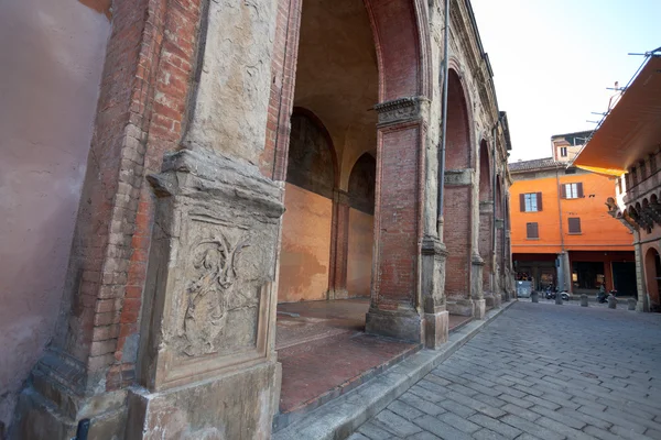 Středověká portikus - pasáž v Bologni — Stock fotografie