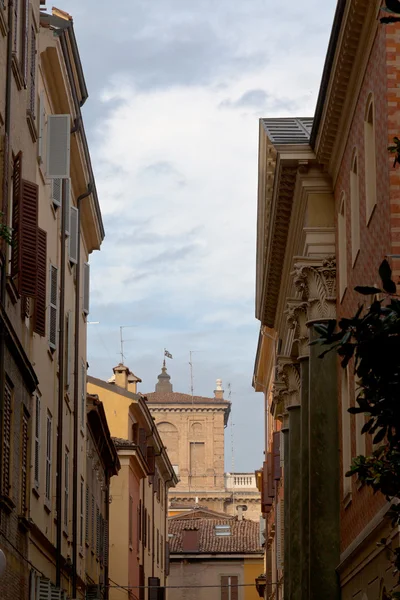 Středověká ulice v Modeně — Stock fotografie