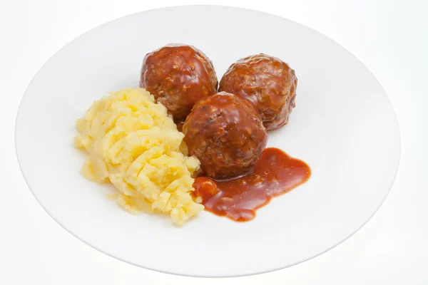 Meatballs under meat sauce and mashed potatoes — Stock Photo, Image
