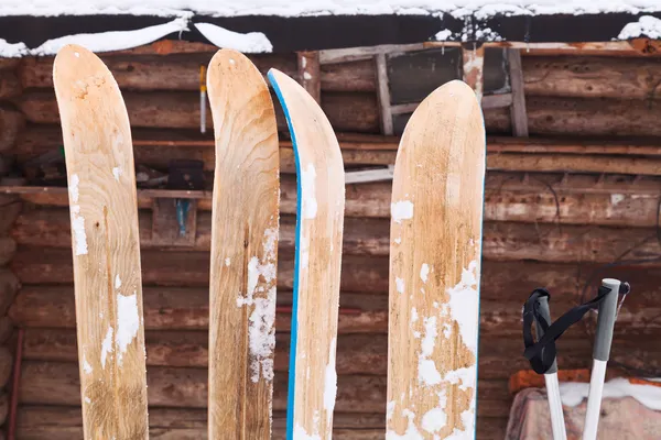 Two pairs of wide wooden hunting skis — Stock Photo, Image