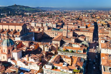 piazza Maggiore'ye Bologna Tower asinelli abovel görünüm