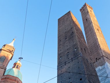 Bologna iki kuleye bakış