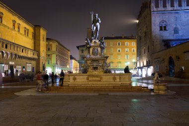 piazza del nettuno Bologna gece Panoraması