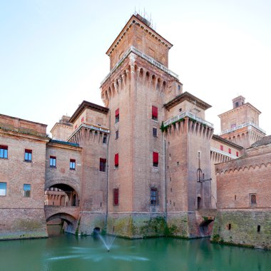 ferrara, hendek ve castello estense