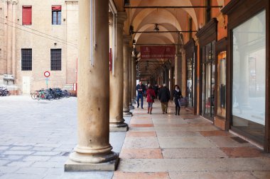 portik üzerinde Via galvani Bologna, İtalya