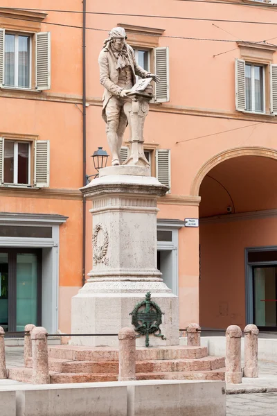 Standbeeld van luigi galvani in bologna, Italië — Stockfoto