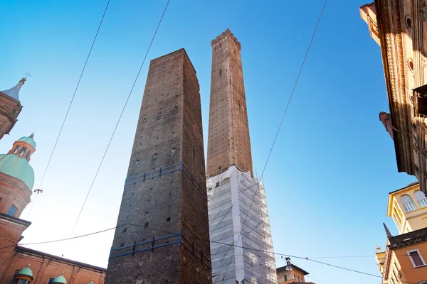 Две башни - символ Болоньи — стоковое фото