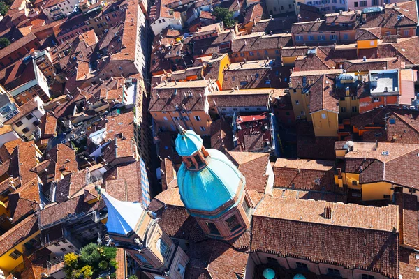 Widok od asinelli tower na via san vitale w Bolonii — Zdjęcie stockowe