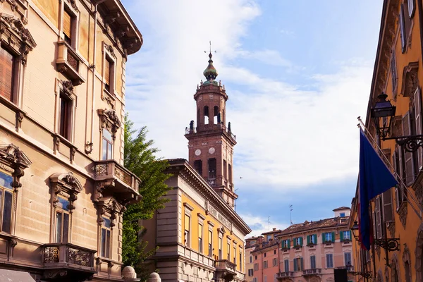 Vecchie case su strada medievale — Foto Stock